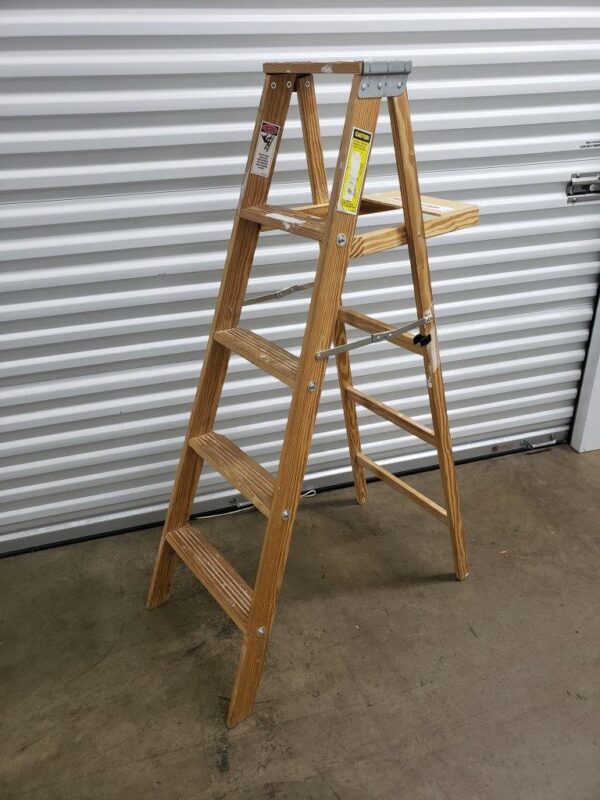 Werner Wooden Ladder 5 Foot Model W335 200 lbs capacity Great Deals