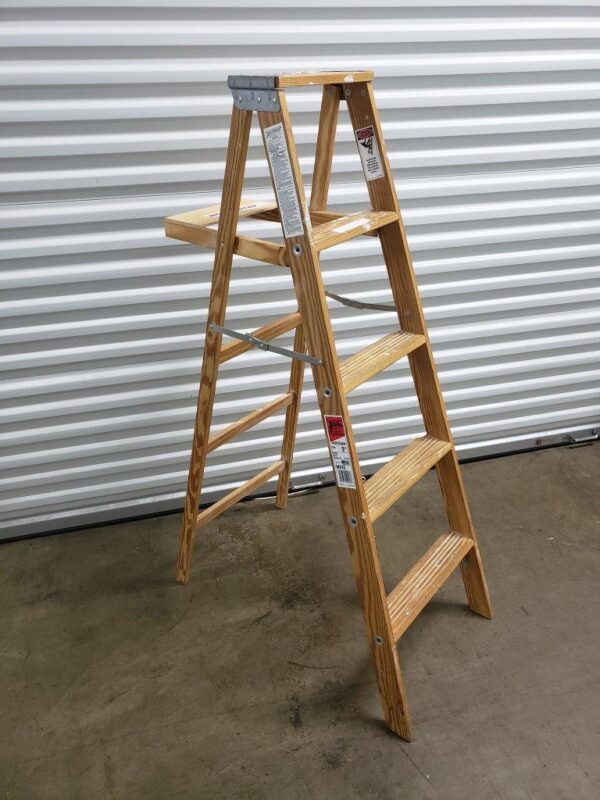 Werner Wooden Ladder 5 Foot Model W335 200 lbs capacity